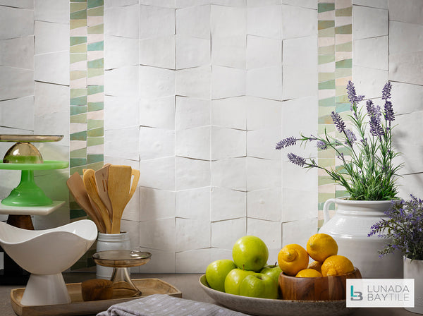 ダ*ル様 ビセルノ 2007 Kitchen w/ 3x4 Trapezoid in All in White by Lunada Bay Tile